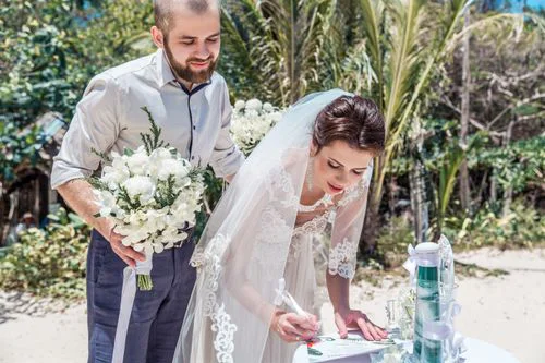 Green round floral wedding arch, Phuket — photo 13
