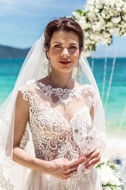 Green round floral wedding arch, Phuket — photo 14
