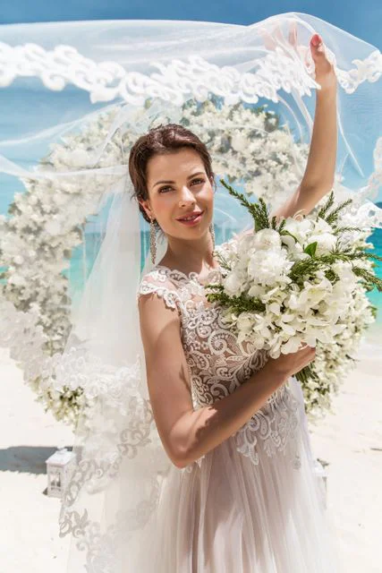 Green round floral wedding arch, Phuket — photo 21