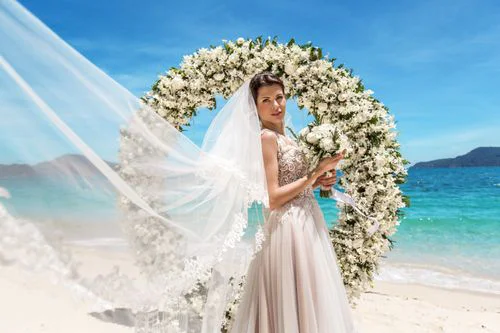 Green round floral wedding arch, Phuket — photo 22