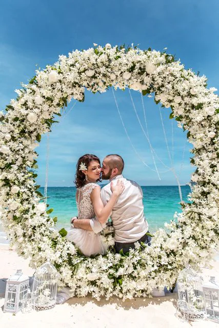 Green round floral wedding arch, Phuket — photo 28