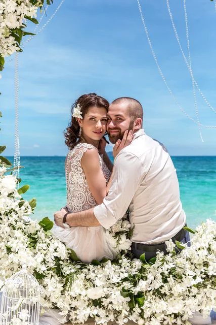 Green round floral wedding arch, Phuket — photo 29