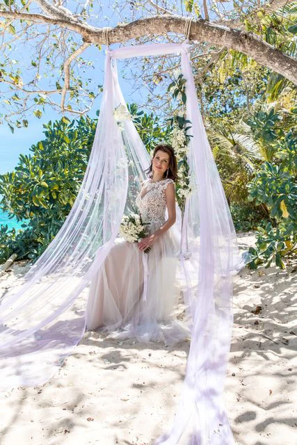 Green round floral wedding arch, Phuket — photo 32