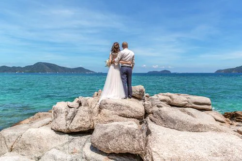Green round floral wedding arch, Phuket — photo 35