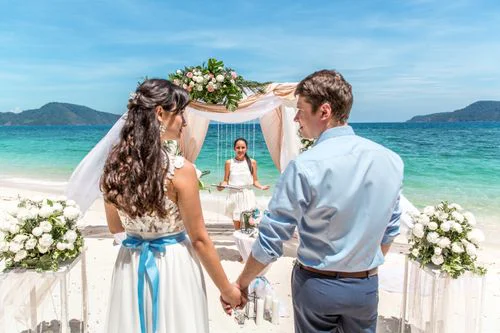 Cream and green geometric bamboo wedding arch, Vika and Valentin, Phuket — photo 4