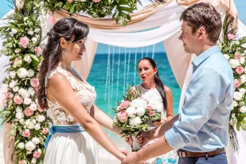 Cream and green geometric bamboo wedding arch, Vika and Valentin, Phuket — photo 5