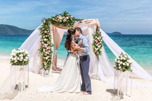 Cream and green geometric bamboo wedding arch, Vika and Valentin, Phuket — photo 9