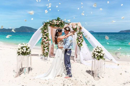 Cream and green geometric bamboo wedding arch, Vika and Valentin, Phuket — photo 13