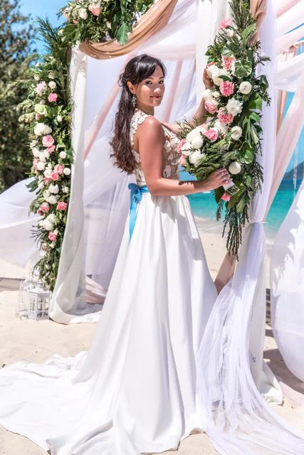 Cream and green geometric bamboo wedding arch, Vika and Valentin, Phuket — photo 16