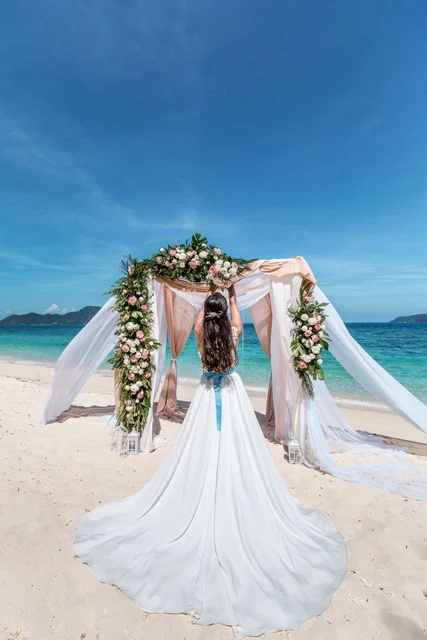 Cream and green geometric bamboo wedding arch, Vika and Valentin, Phuket — photo 21