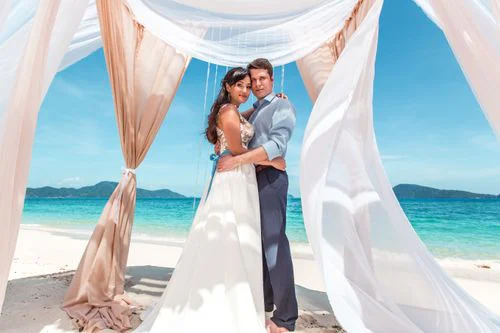 Cream and green geometric bamboo wedding arch, Vika and Valentin, Phuket — photo 25