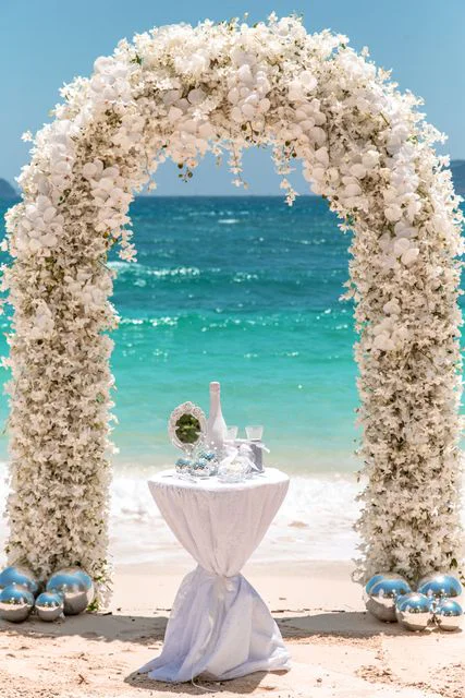 White classic floral wedding arch, Katya and Sasha, Phuket — photo 2
