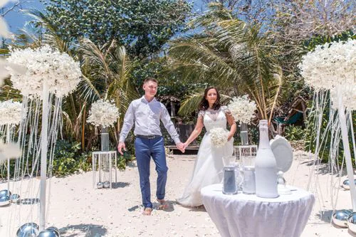 White classic floral wedding arch, Katya and Sasha, Phuket — photo 6