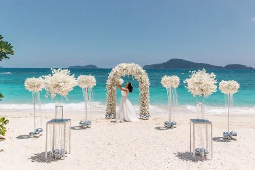 White classic floral wedding arch, Katya and Sasha, Phuket — photo 21