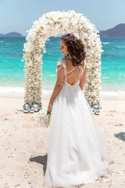 White classic floral wedding arch, Katya and Sasha, Phuket — photo 24