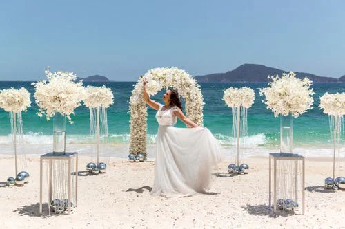 White classic floral wedding arch, Katya and Sasha, Phuket — photo 25