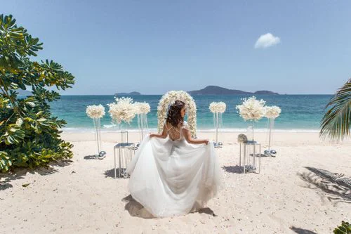 White classic floral wedding arch, Katya and Sasha, Phuket — photo 33
