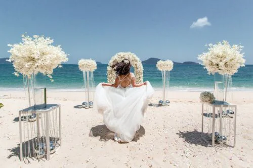White classic floral wedding arch, Katya and Sasha, Phuket — photo 34