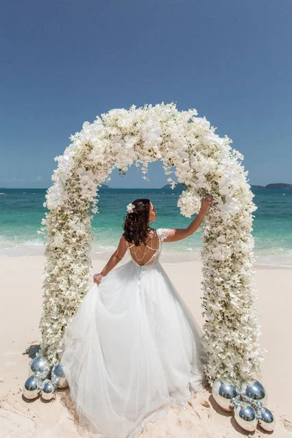 White classic floral wedding arch, Katya and Sasha, Phuket — photo 37