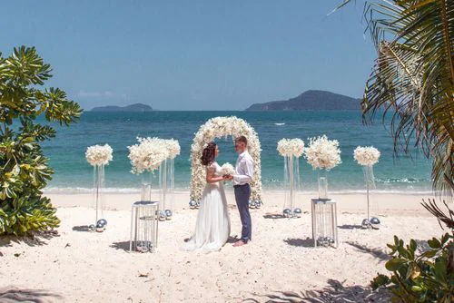 White classic floral wedding arch, Katya and Sasha, Phuket — photo 39