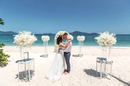 White classic floral wedding arch, Katya and Sasha, Phuket — photo 40