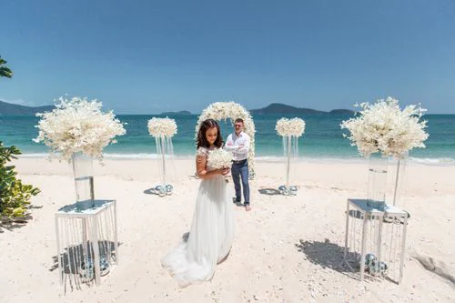 White classic floral wedding arch, Katya and Sasha, Phuket — photo 41