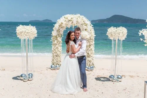 White classic floral wedding arch, Katya and Sasha, Phuket — photo 42