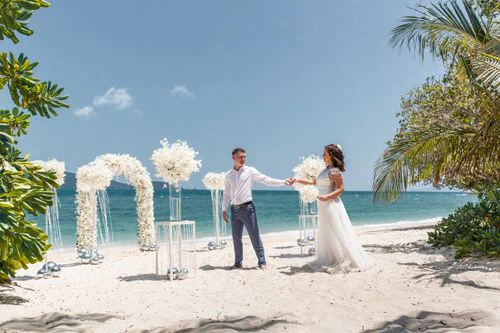 White classic floral wedding arch, Katya and Sasha, Phuket — photo 43