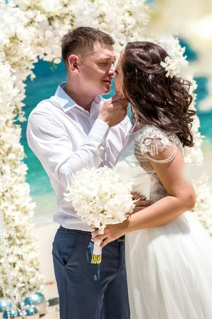 White classic floral wedding arch, Katya and Sasha, Phuket — photo 44