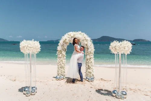 White classic floral wedding arch, Katya and Sasha, Phuket — photo 46