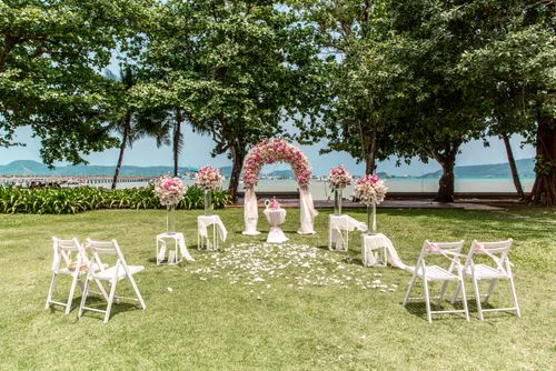 Pink classic floral wedding arch, Vika and Vitya, Phuket — photo 1