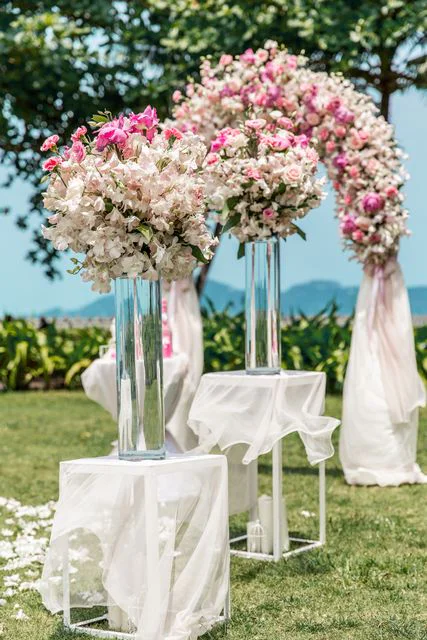 Pink classic floral wedding arch, Vika and Vitya, Phuket — photo 3