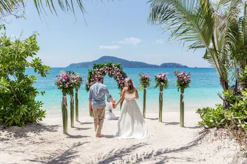 Green classic floral wedding arch, Phuket — photo 4