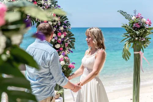 Green classic floral wedding arch, Phuket — photo 5