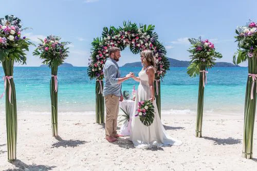 Green classic floral wedding arch, Phuket — photo 9