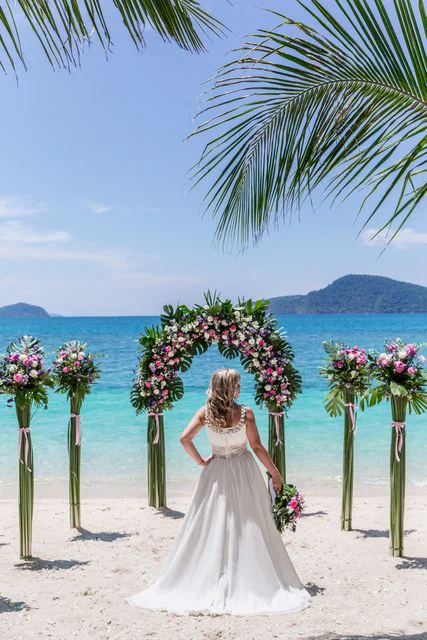 Green classic floral wedding arch, Phuket — photo 15