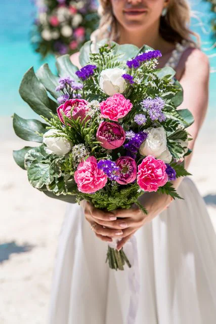 Green classic floral wedding arch, Phuket — photo 18