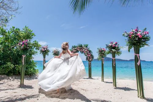 Green classic floral wedding arch, Phuket — photo 20
