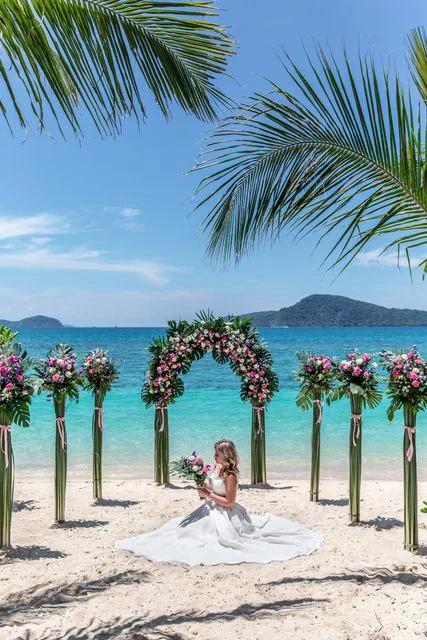 Green classic floral wedding arch, Phuket — photo 22