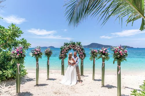 Green classic floral wedding arch, Phuket — photo 23