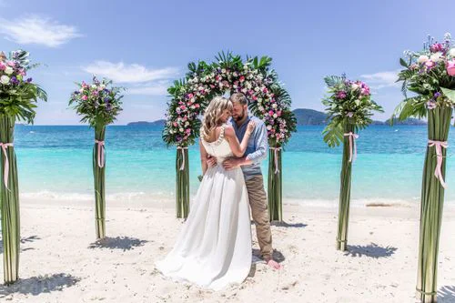 Green classic floral wedding arch, Phuket — photo 24