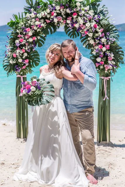 Green classic floral wedding arch, Phuket — photo 25
