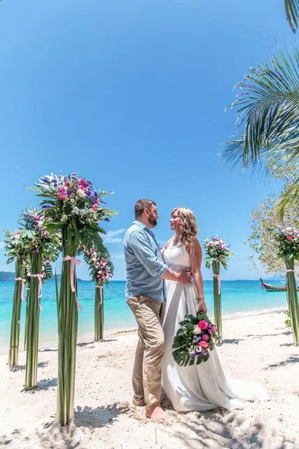 Green classic floral wedding arch, Phuket — photo 27