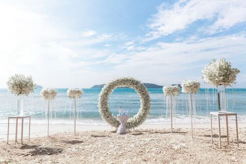 White round floral wedding arch, Valya and Tolya, Phuket — photo 1