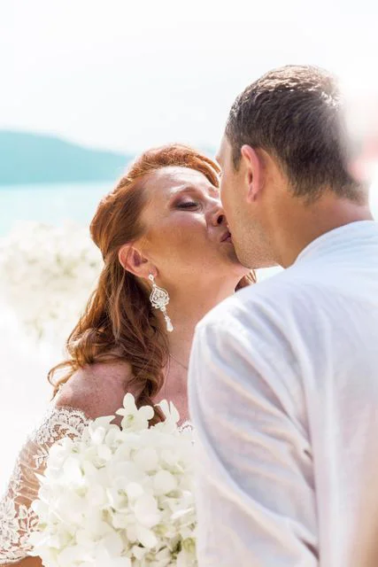 White round floral wedding arch, Valya and Tolya, Phuket — photo 4