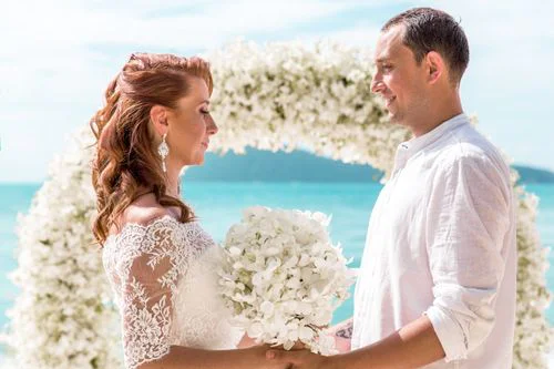 White round floral wedding arch, Valya and Tolya, Phuket — photo 5