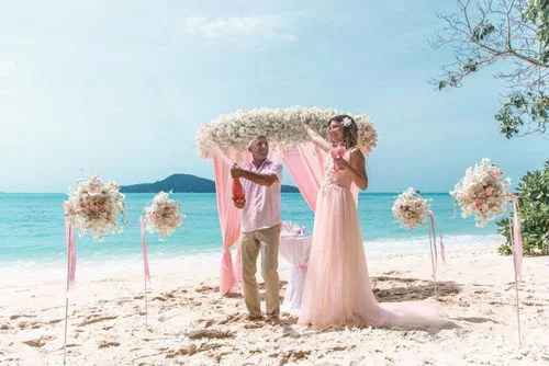 Pink geometric wedding arch, Misha and Larisa, Phuket — photo 12