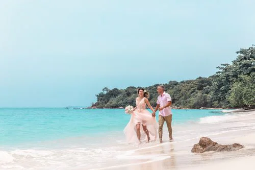 Pink geometric wedding arch, Misha and Larisa, Phuket — photo 33