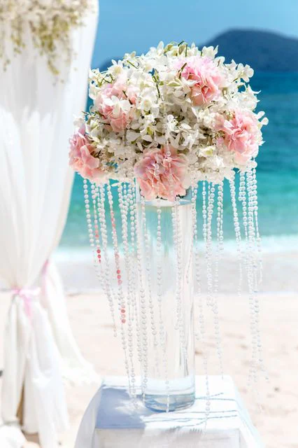 White and pink geometric wedding arch, Anya and Pasha, Phuket — photo 2