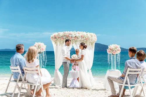 White and pink geometric wedding arch, Anya and Pasha, Phuket — photo 5